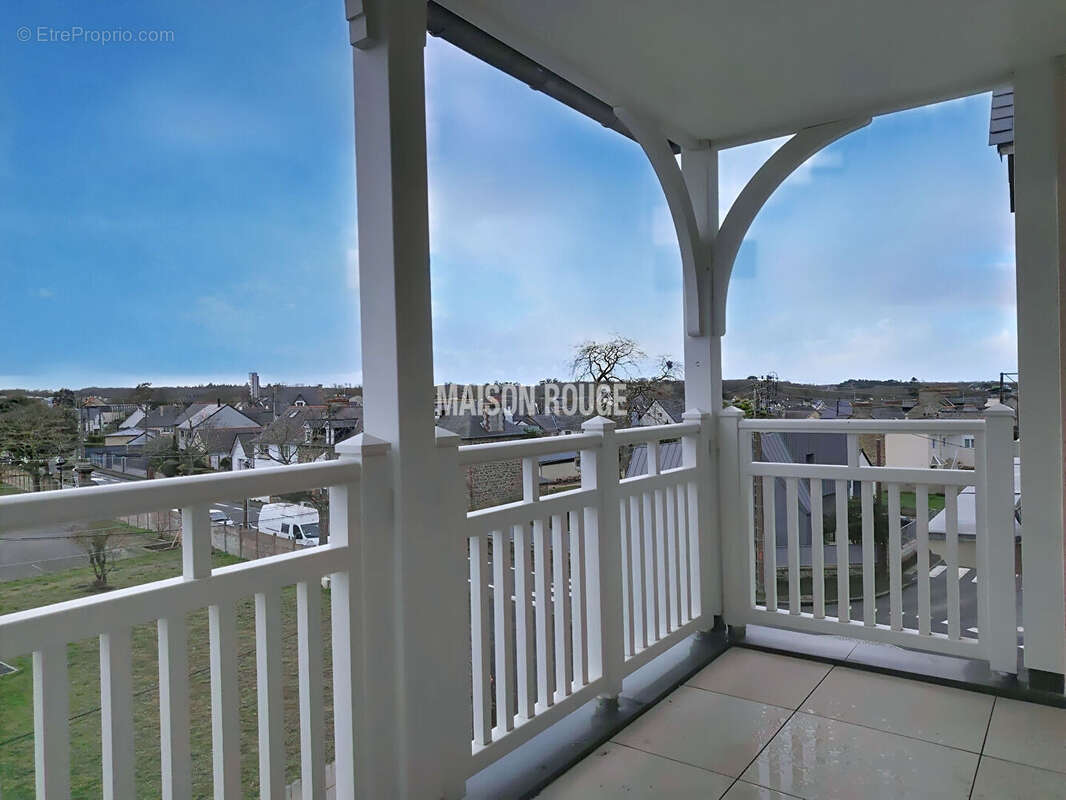 Rare à la Vente : Superbe Duplex T4 avec Aperçu Mer Dinard - photo 4
