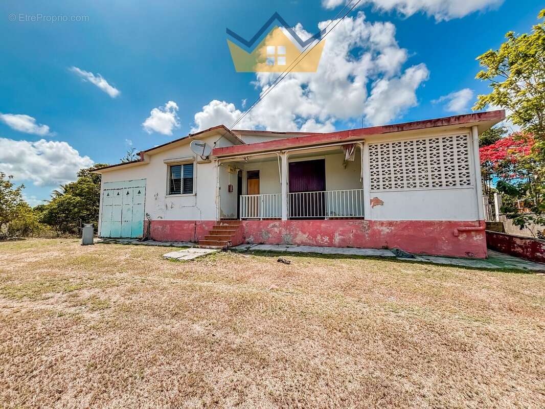 Maison 137 m² à Sainte-Anne  - photo 2