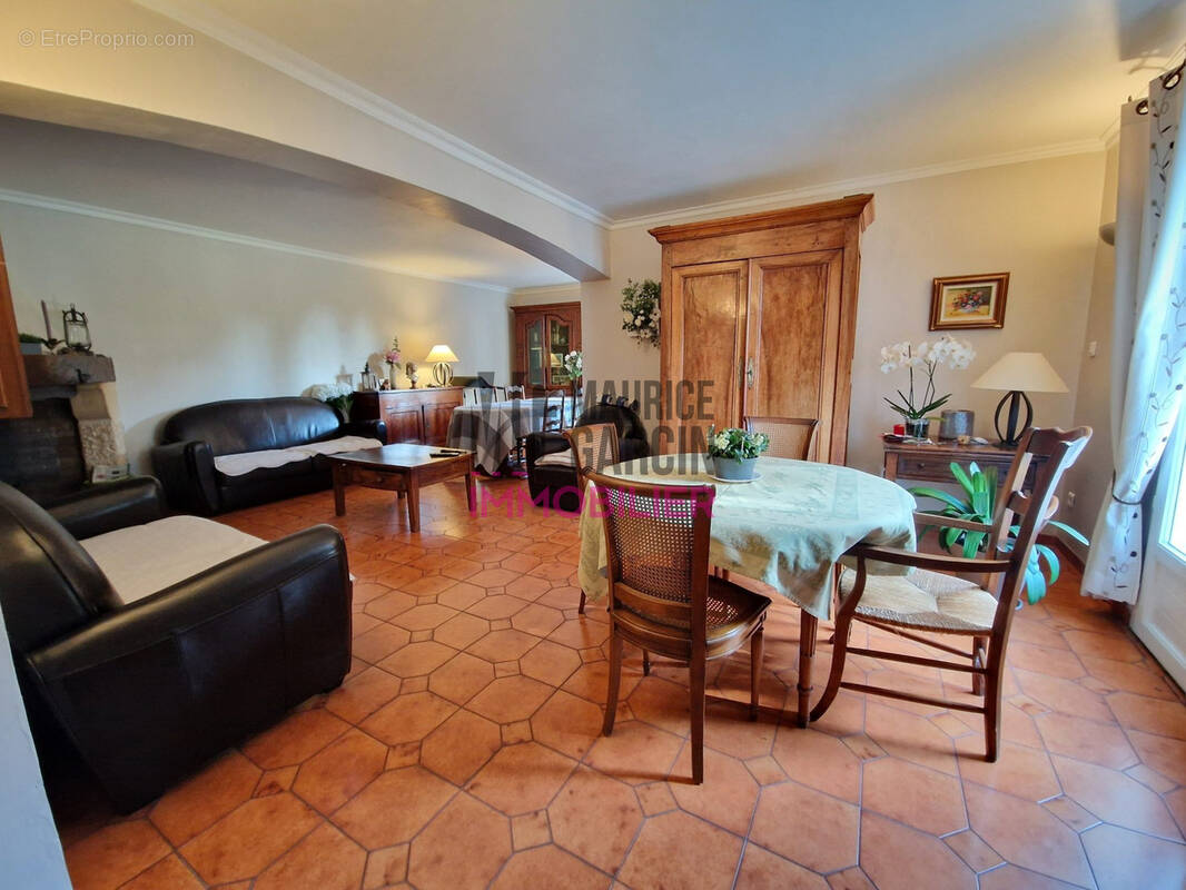 Maison à L'ISLE-SUR-LA-SORGUE