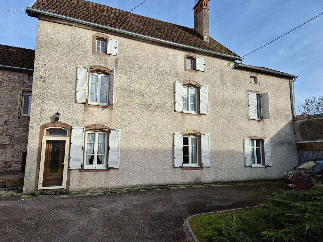 Maison à CONFLANS-SUR-LANTERNE