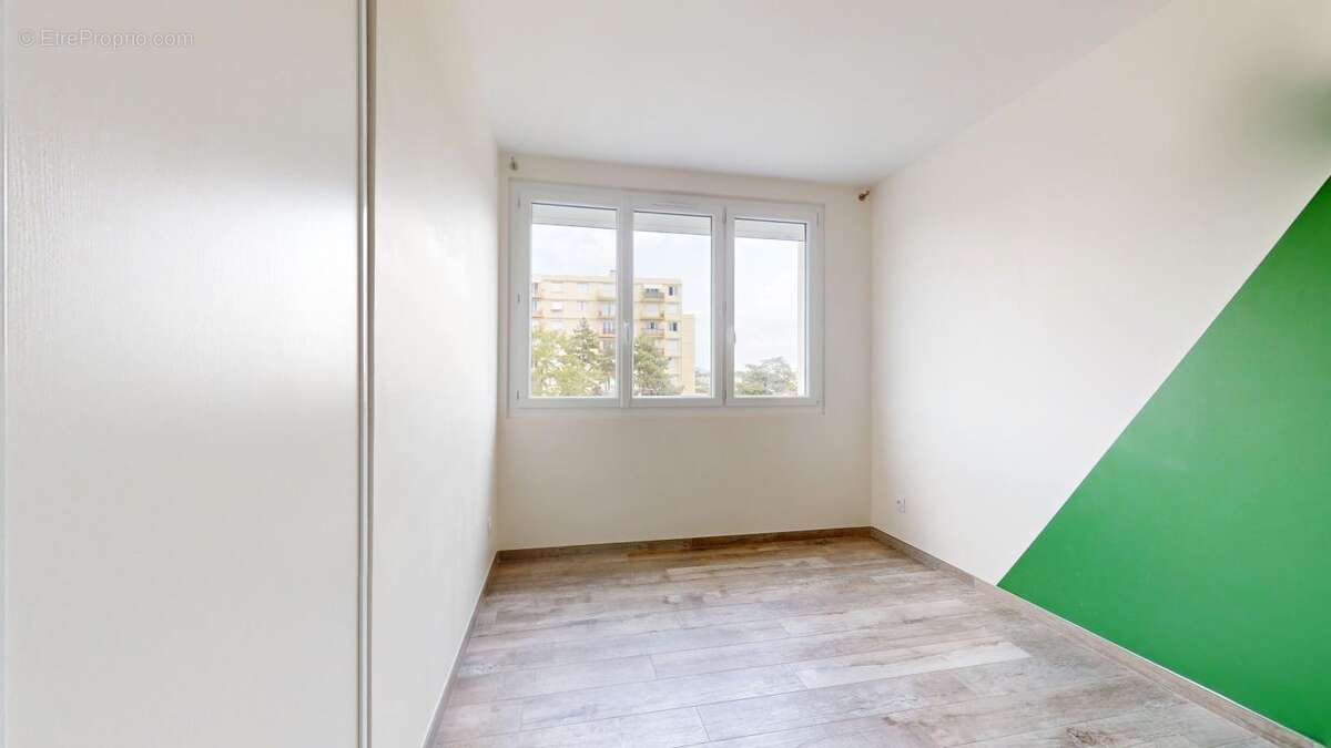 Appartement T4 rénové avec balcon – Résidence calme et sécurisée - photo 10