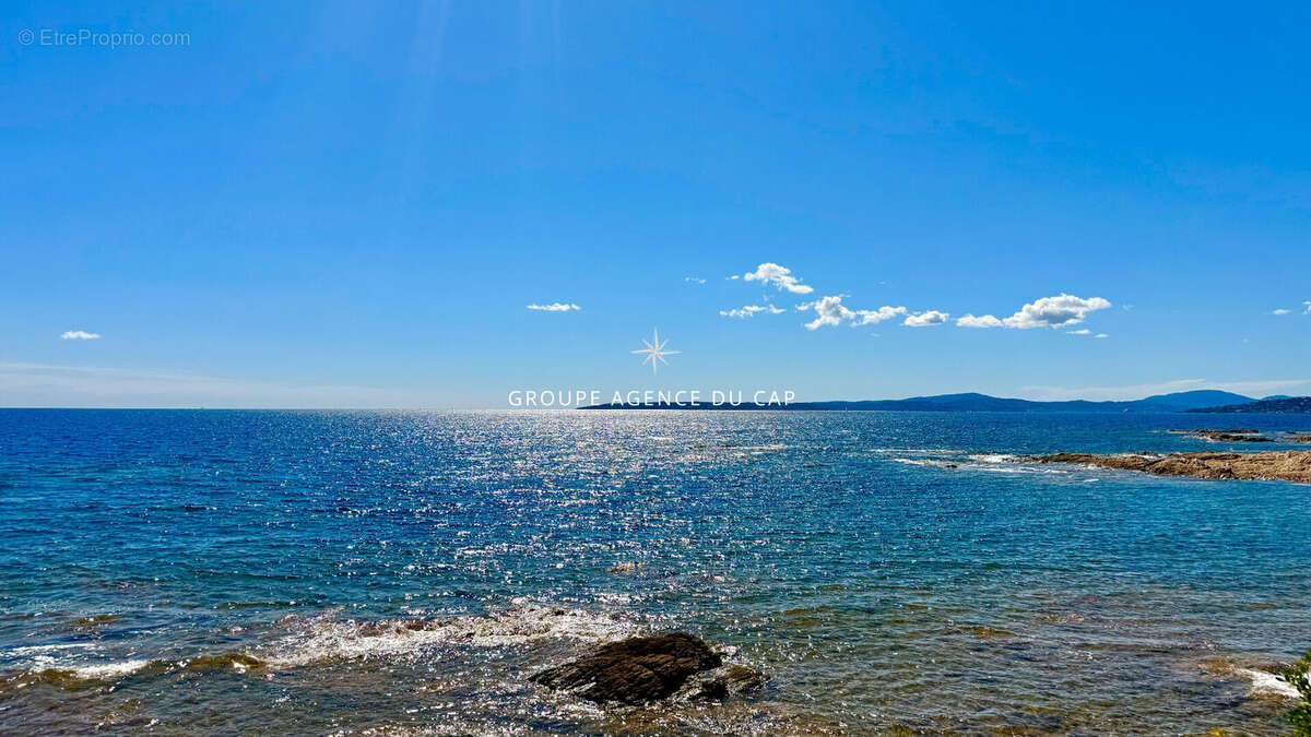 Villa pieds dans l'eau 7 pieces avec piscine vue golfe de saint tropez, aux issambres - photo 3