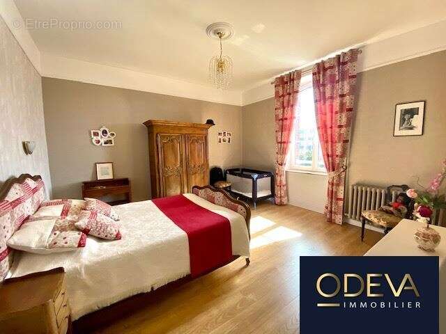 Maison à CONDE-SUR-VIRE