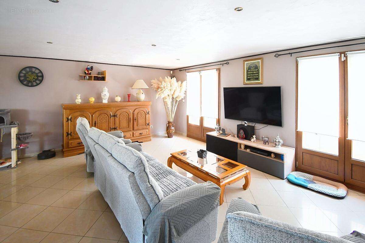 Maison plain pied 129m2 - 3 chambres - 2 garages - terrain 10 ares 45 - 2 terrasses - photo 15