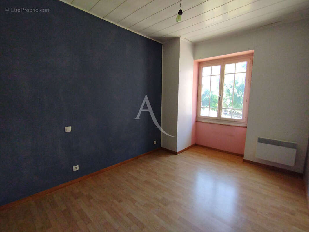 Maison à LES JUNIES