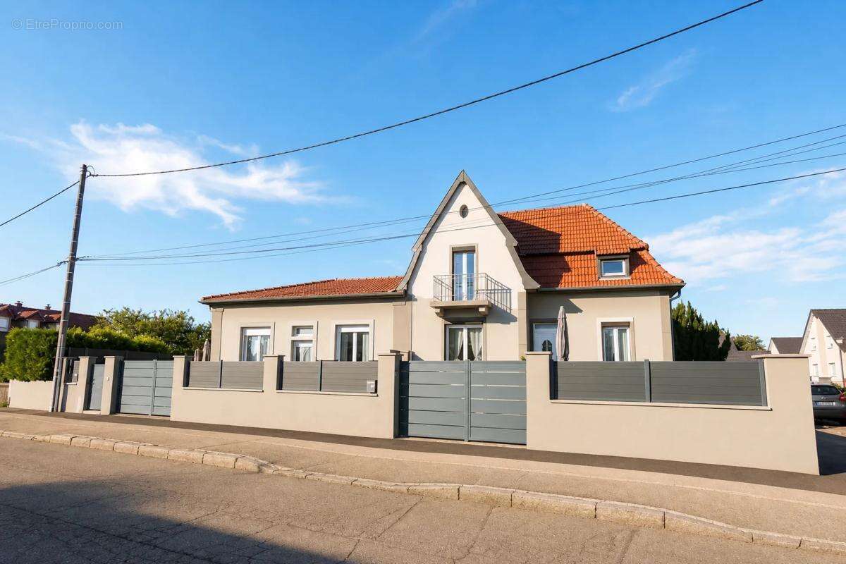 Ensemble immobilier loué à Wittenheim, 9 pièces - photo 14