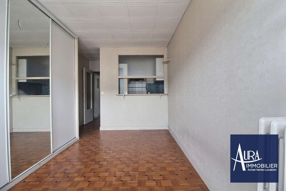 0_0002 - Appartement à LES LILAS