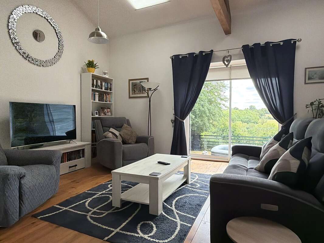 Une charmante maison individuelle offrant une vue magnifique - photo 3