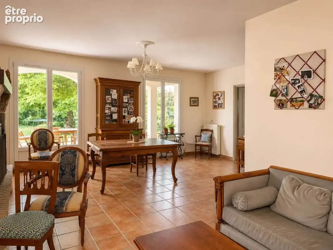 Maison familiale de 215 m² sur terrain de 2 080 m² - photo 4