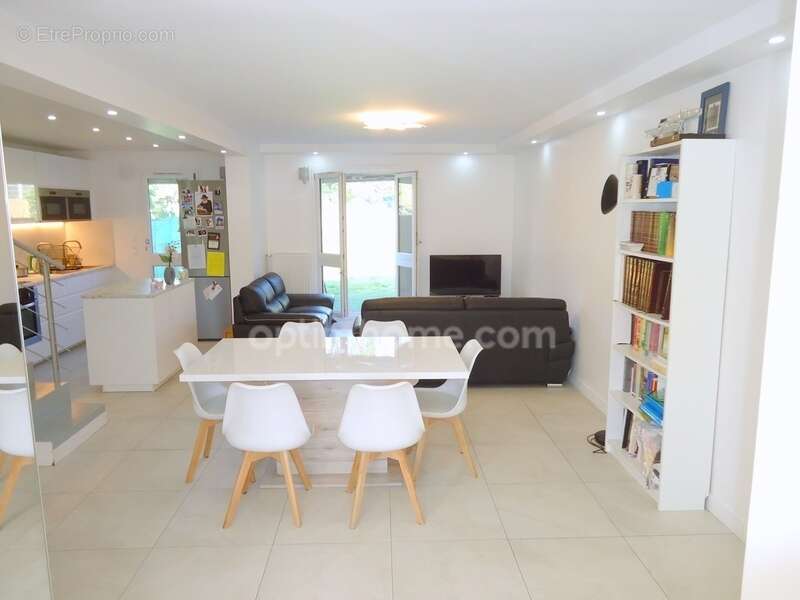 Maison à SARCELLES