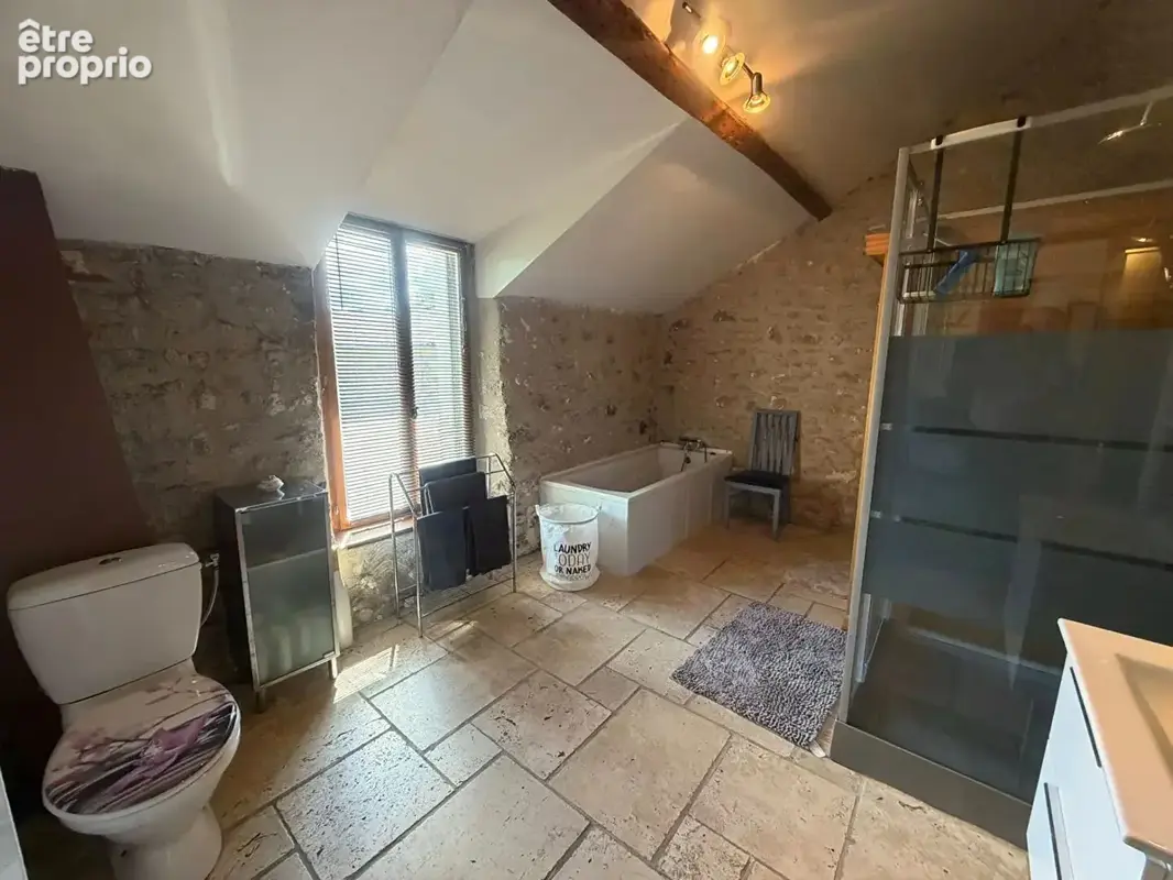 CREUSE - Superbe ferme entièrement rénovée avec dépendances et 2,7 hectares de terrain. - photo 13