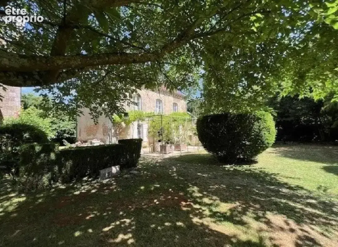 Maison 8 pièces 230 m² à vendre à Couhe (86700) - photo 2