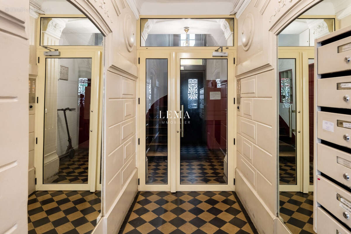 Appartement à PARIS-17E