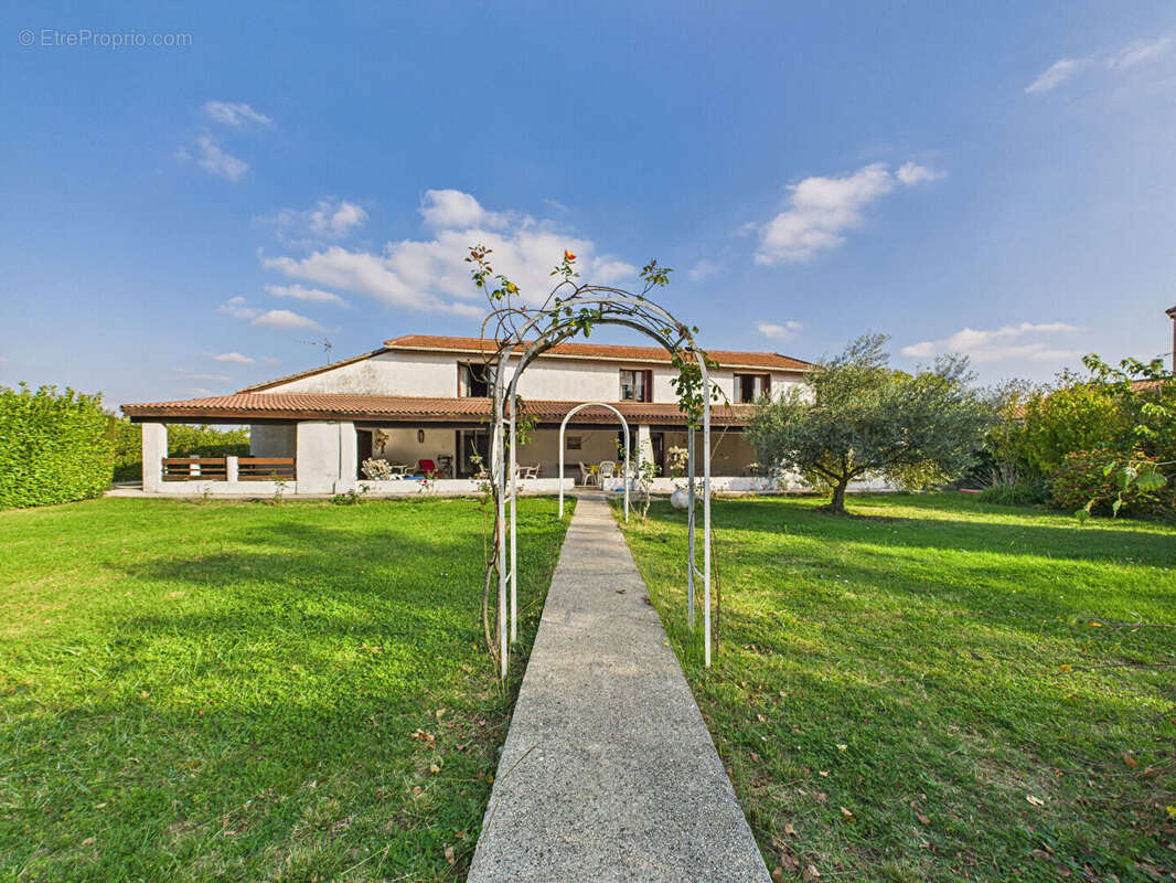 Maison à CHATEAUNEUF-SUR-ISERE
