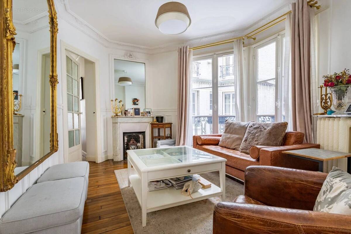 Appartement à PARIS-17E