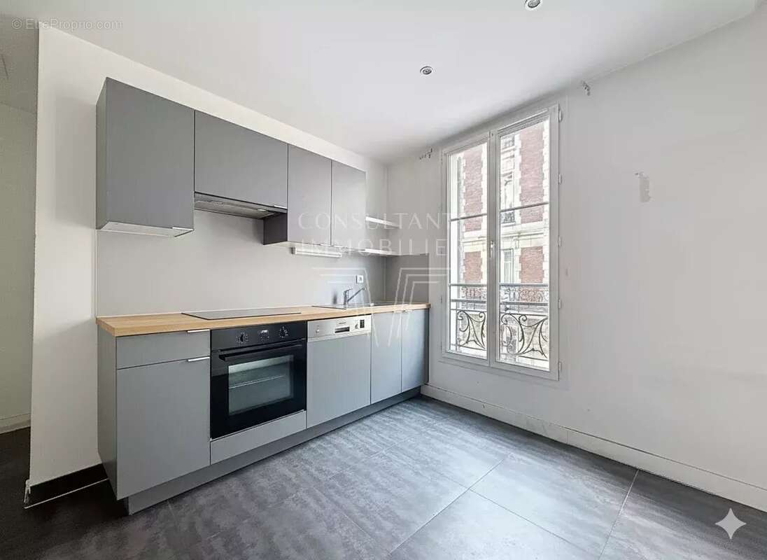 Appartement à PARIS-16E