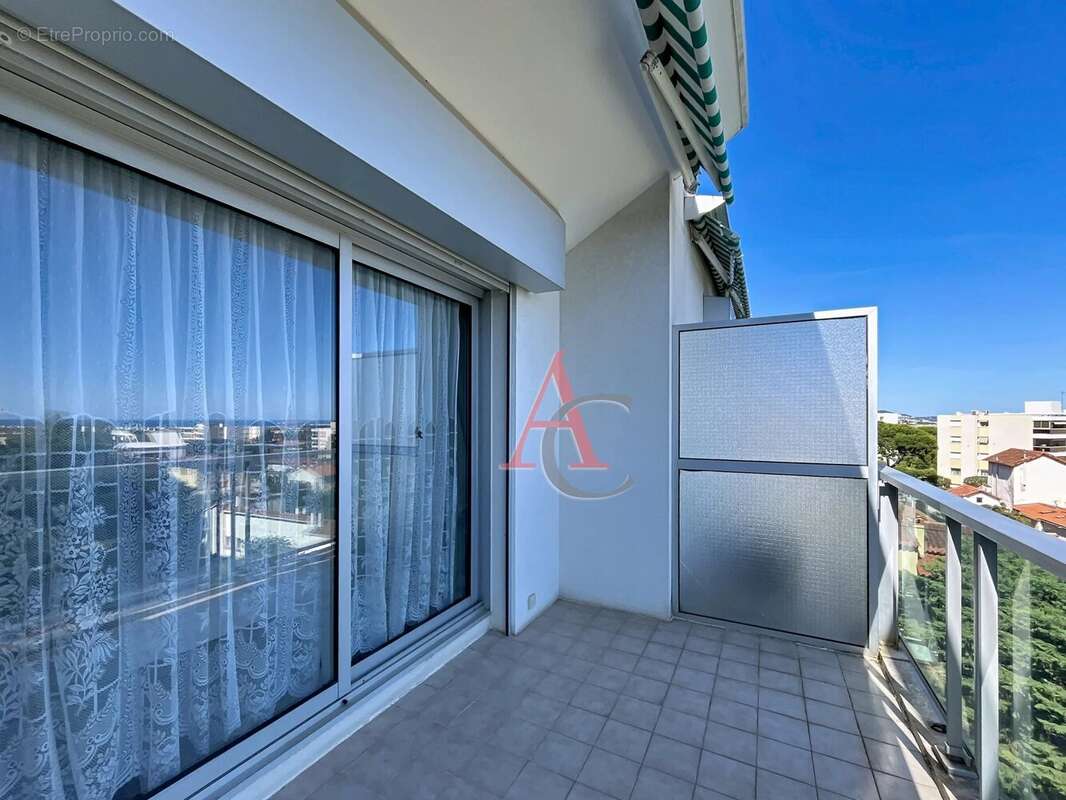 Appartement à SAINT-LAURENT-DU-VAR