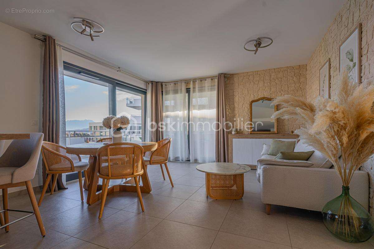 Appartement à PRINGY