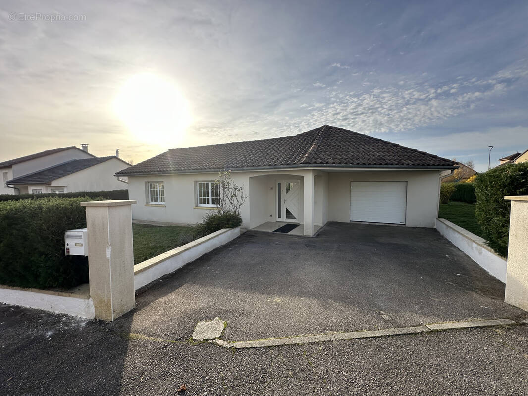 Maison à COURCELLES-CHAUSSY