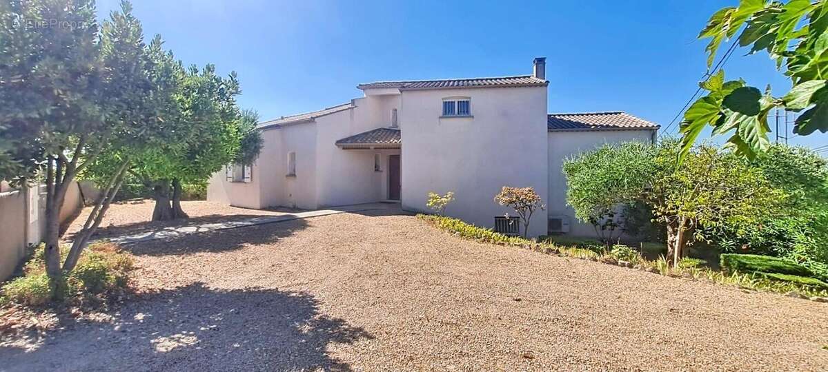 Jolie villa de plain-pied de 147m² avec garage et vue dégagée - photo 16