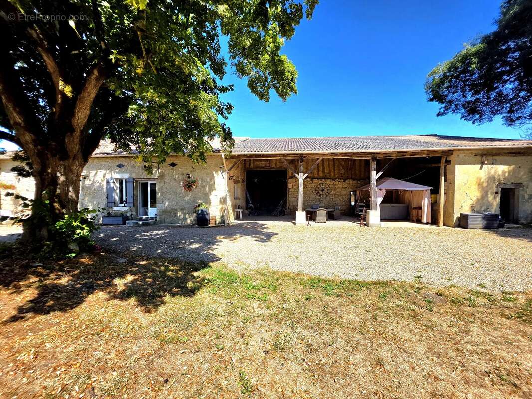 Maison de caractère en pierre rénovée avec vaste grange, près de Lauzun - photo 14