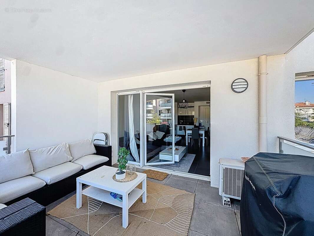 Très beau T2 46m2 + terrasse de 13m2 et 2 places de stationnements - photo 2