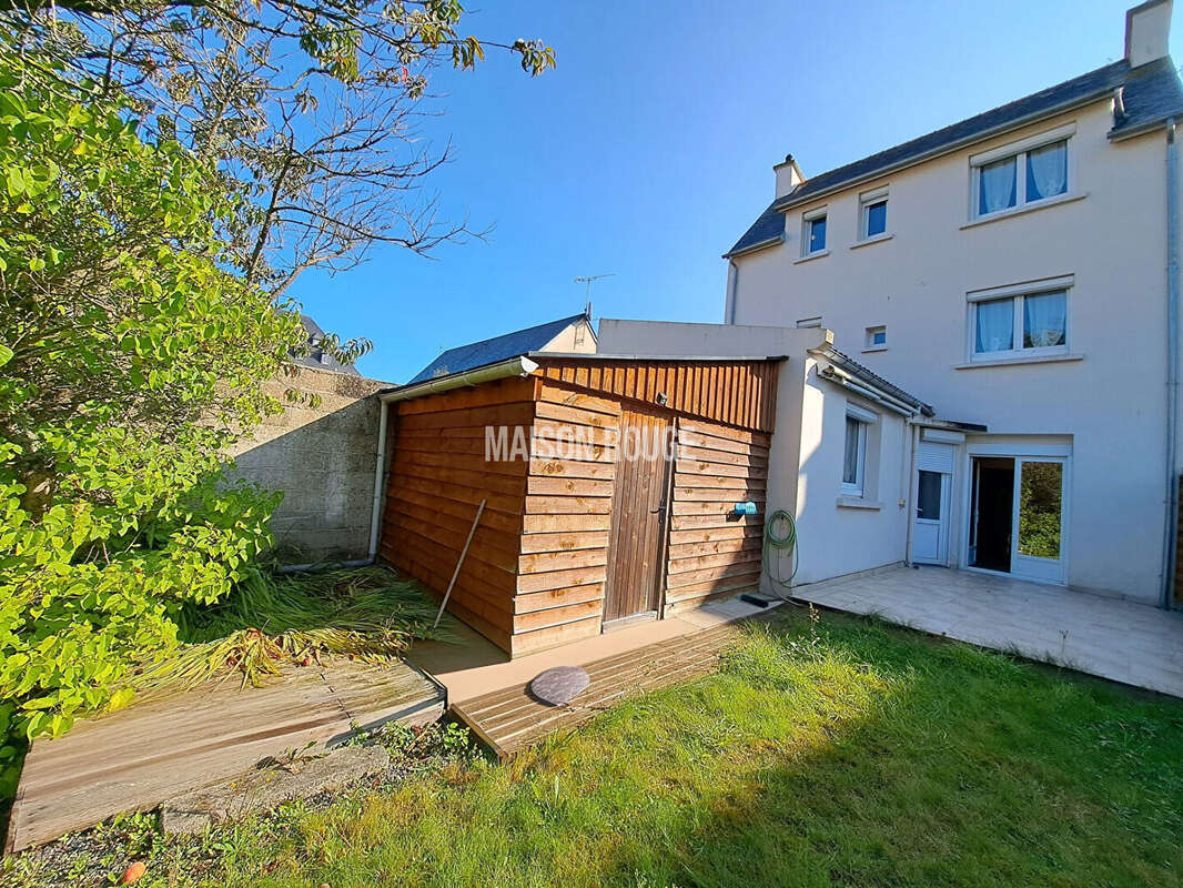 PAIMPOL CENTRE - Ensemble Immobilier!    Idéal inverstisseurs, 1 commerce et 2 Appartements ! - photo 2