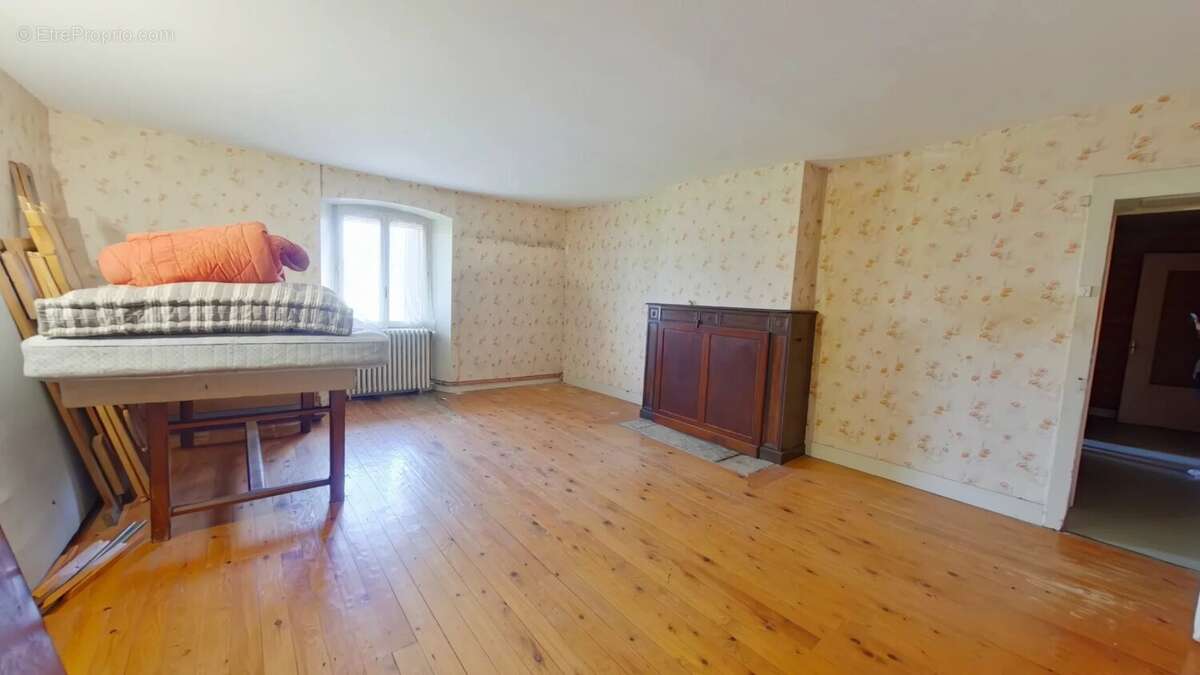 Maison à ESSERVAL-TARTRE