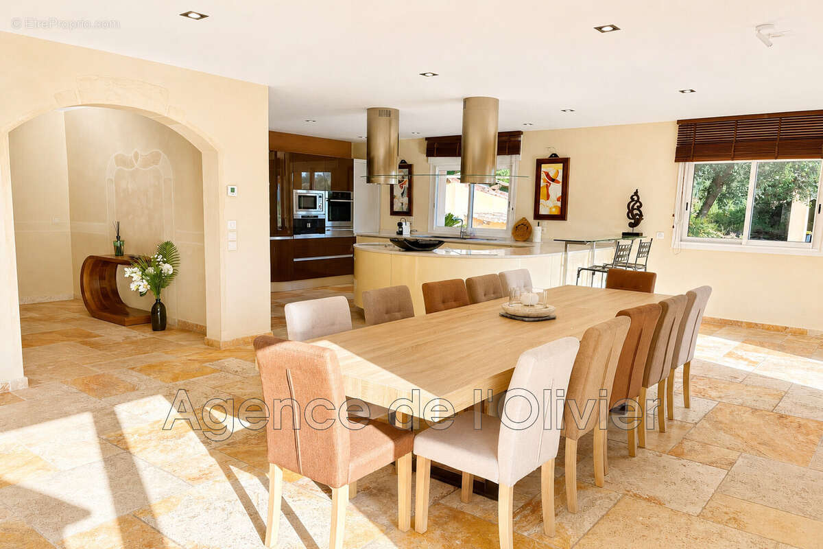 Maison 430 m² à Roquefort-Les-Pins  - photo 4