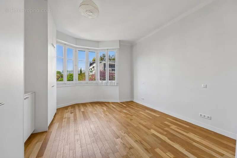 Appartement à NEUILLY-SUR-SEINE