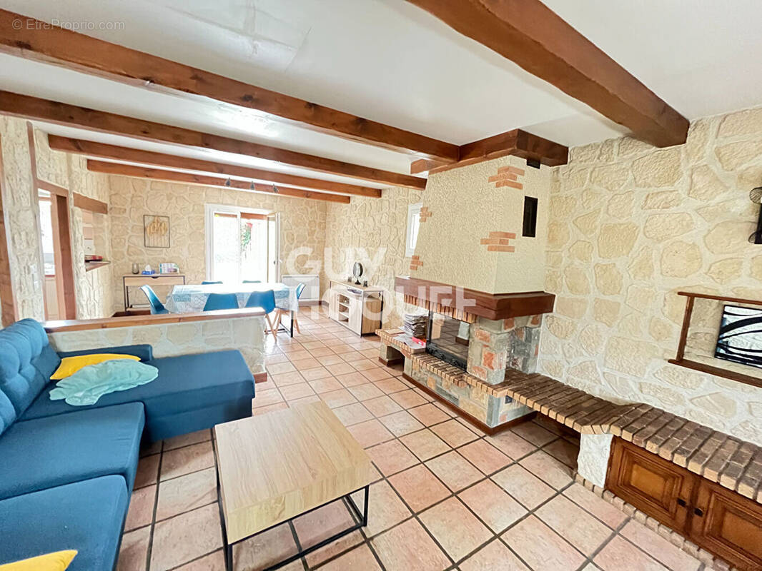 Maison à BELLEU