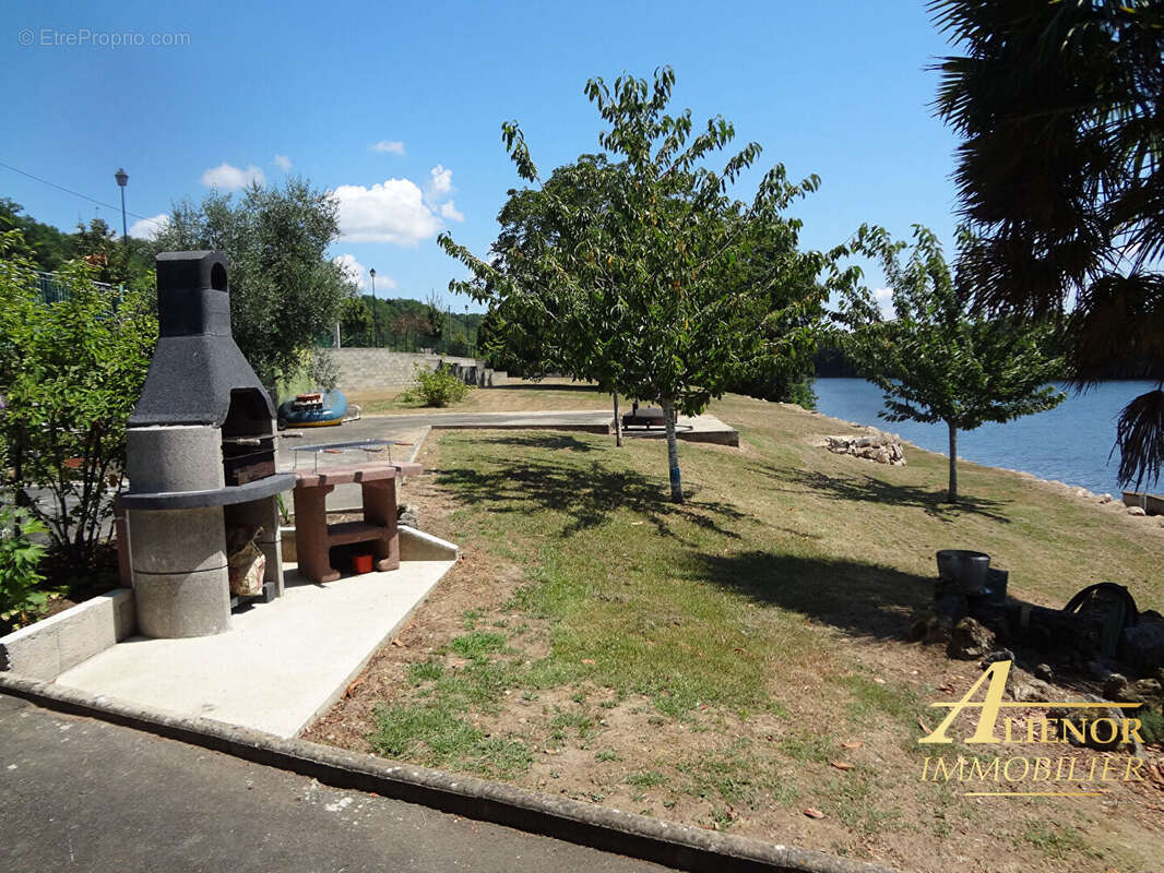 Maison à SAINT-CAPRAISE-DE-LALINDE