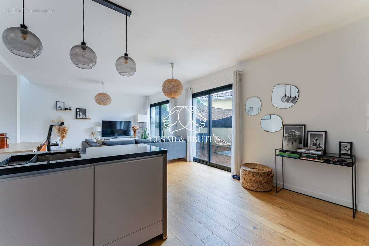 Appartement à SAINT-GENIS-LES-OLLIERES