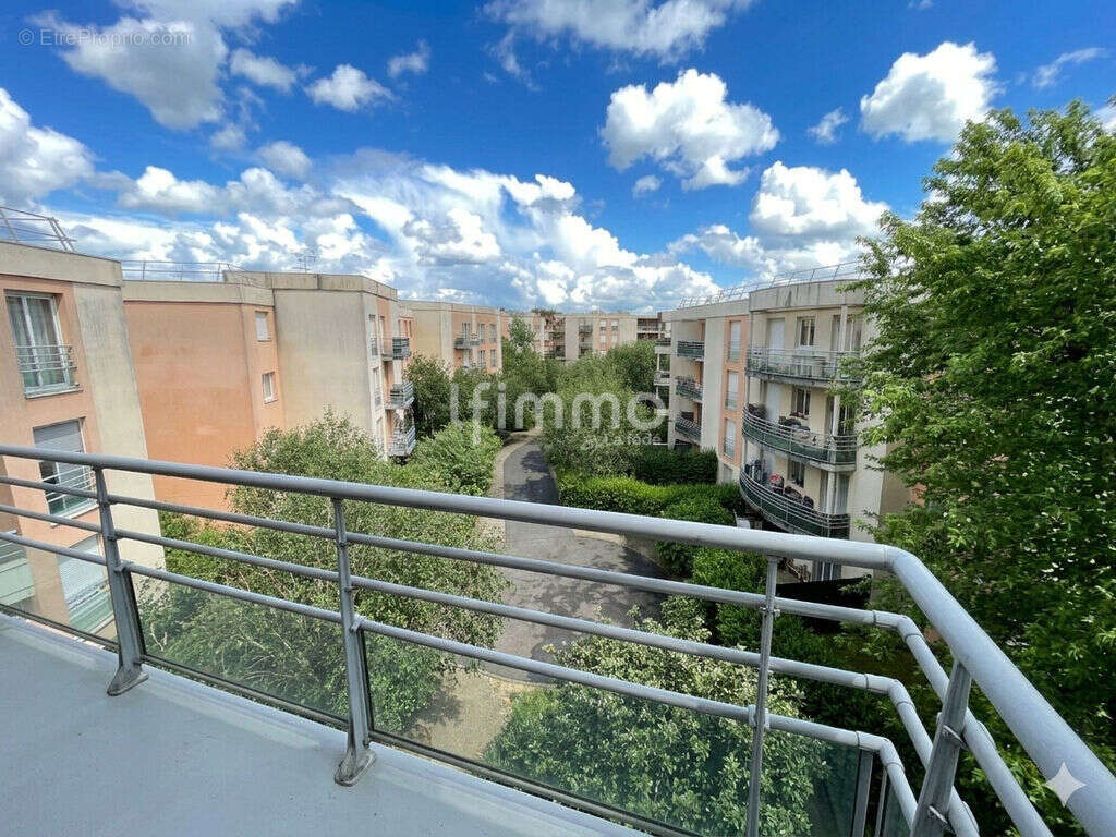 Avenue Magellan - Studio 35m², balcon, box - Créteil - photo 5