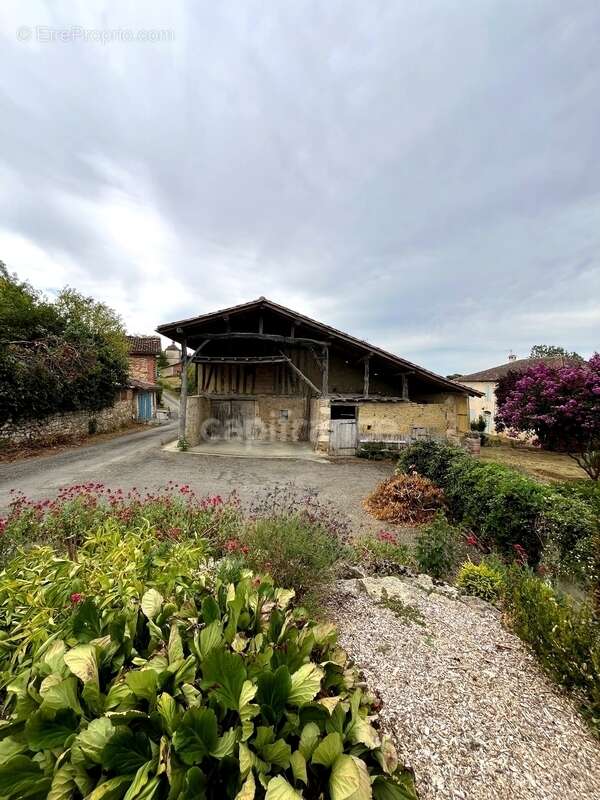 A vendre et rénover : Ancien corps de ferme 9 pièces, 6 chambres, au coeur d'un village proche de MAUVEZIN (32) - photo 21