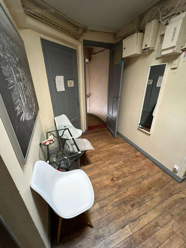 Paris 17e Pereire / Ternes - Chambre de service en parfait état de 9 m² (11m² habitables) - photo 15