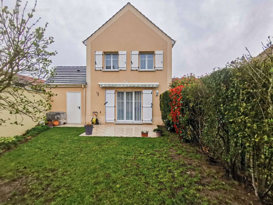 Maison à SAINTE-GENEVIEVE-DES-BOIS