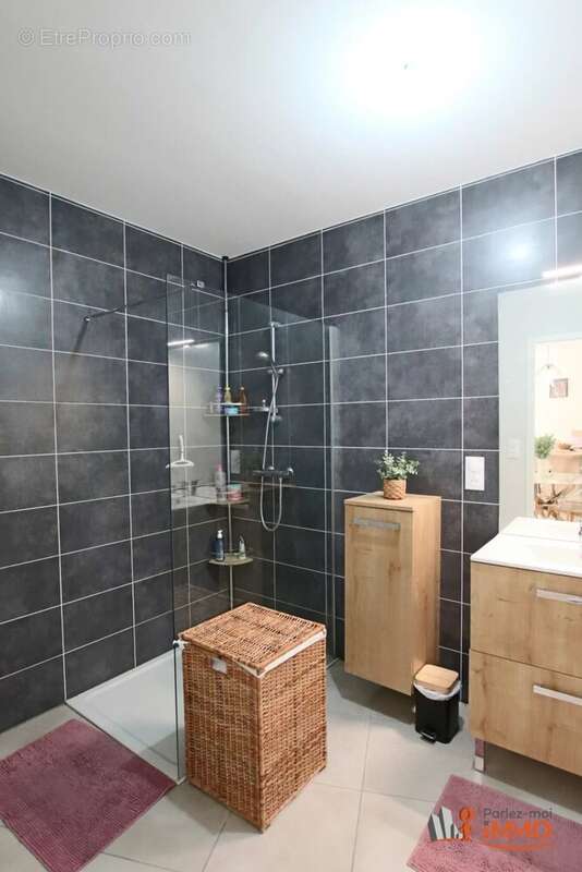 Appartement à MONTROND-LES-BAINS