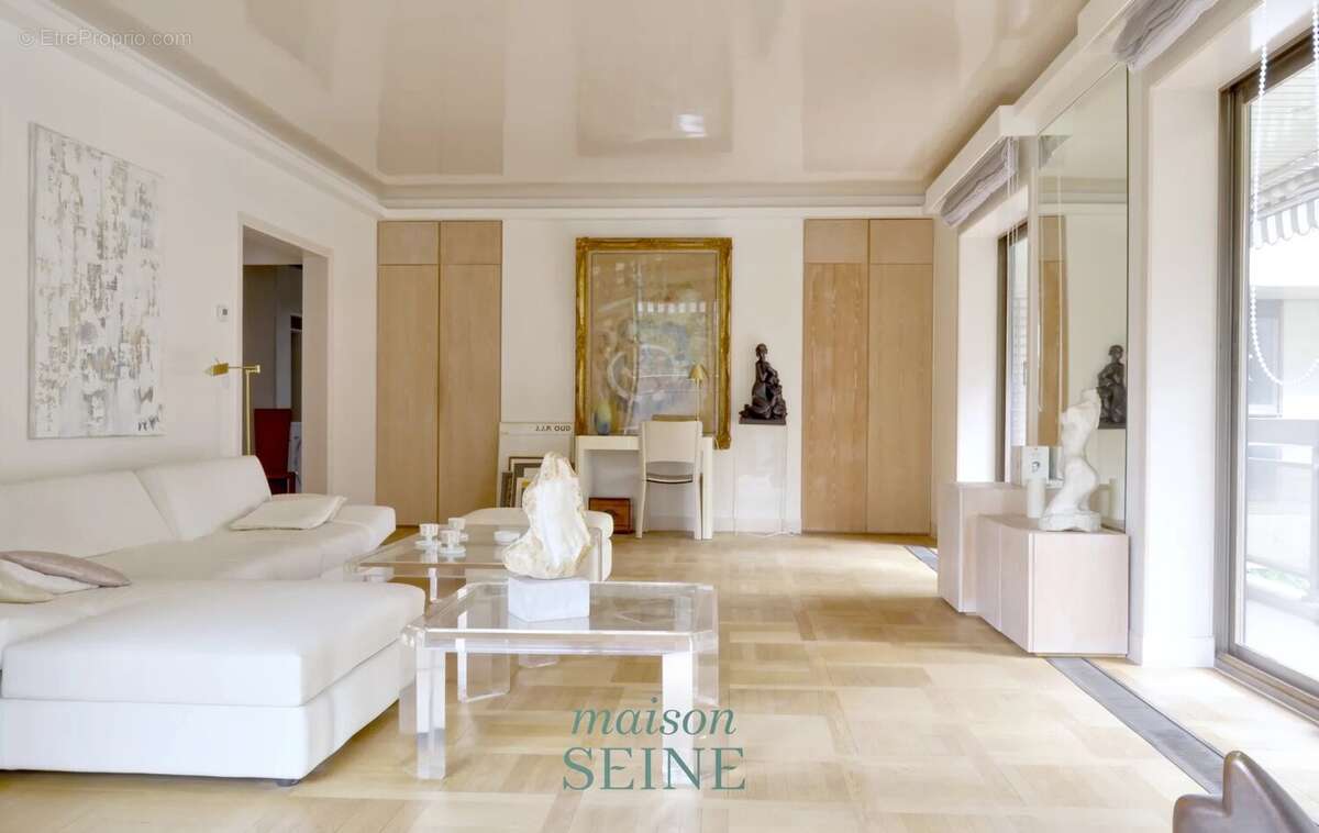 Appartement à NEUILLY-SUR-SEINE