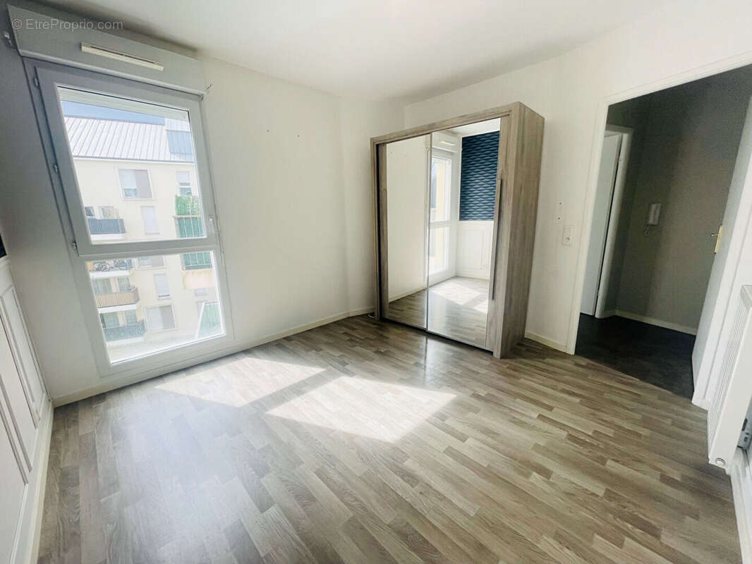 Appartement à SARTROUVILLE