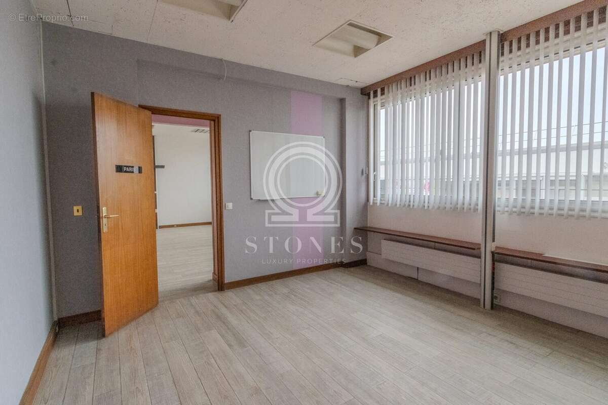 Commerce à LA CELLE-SAINT-CLOUD