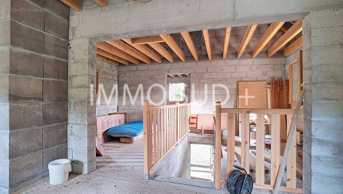 Maison à CHATEAU-BERNARD