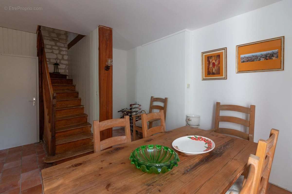 Maison à SAINT-MEME-LES-CARRIERES