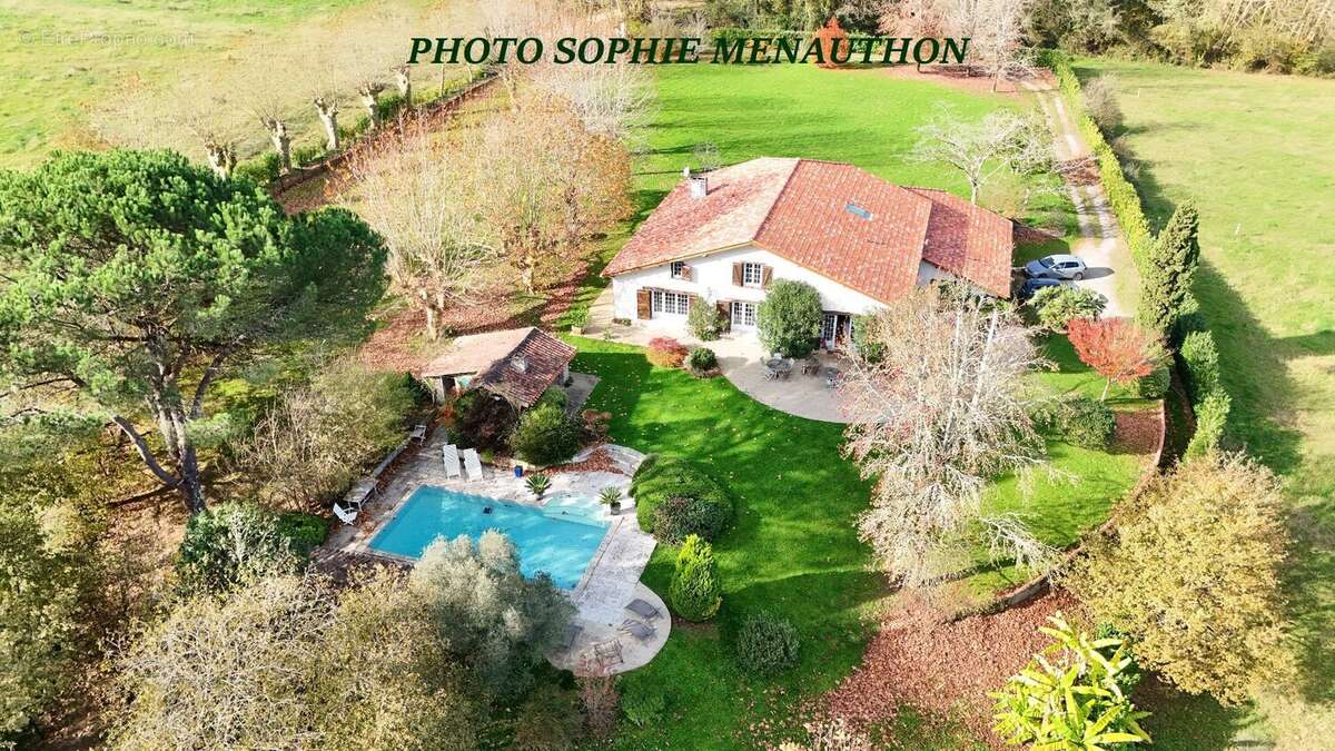 Propriete de type t8 de 292 m2 + 2 dependances + piscine + 3 garages - photo 27