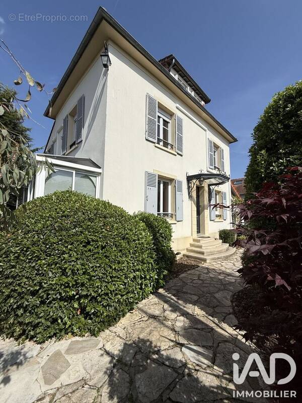 Photo 1 - Maison à CRECY-LA-CHAPELLE