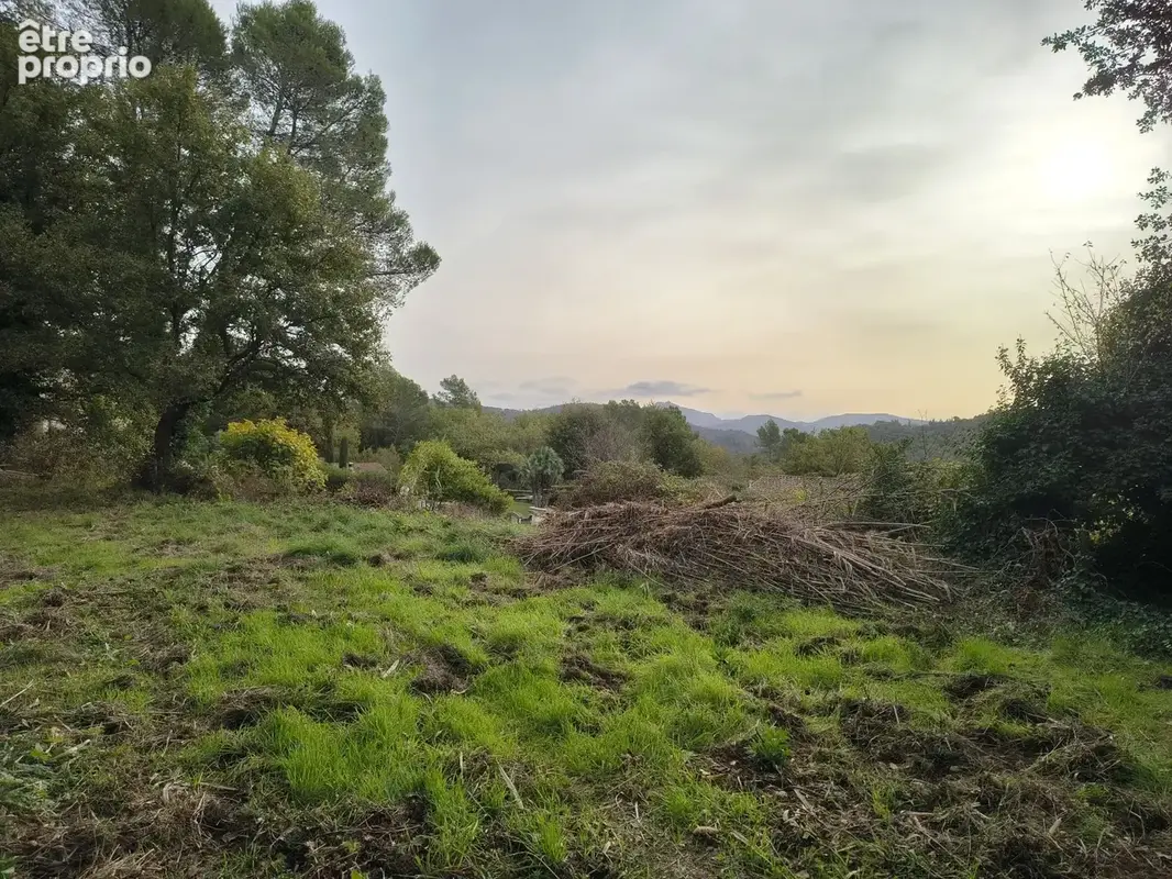 Terrain à BAGNOLS-EN-FORET