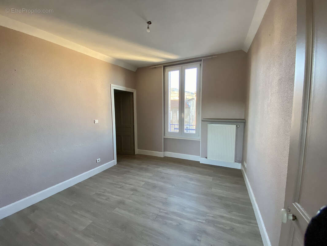 Maison à LES MARTRES-DE-VEYRE