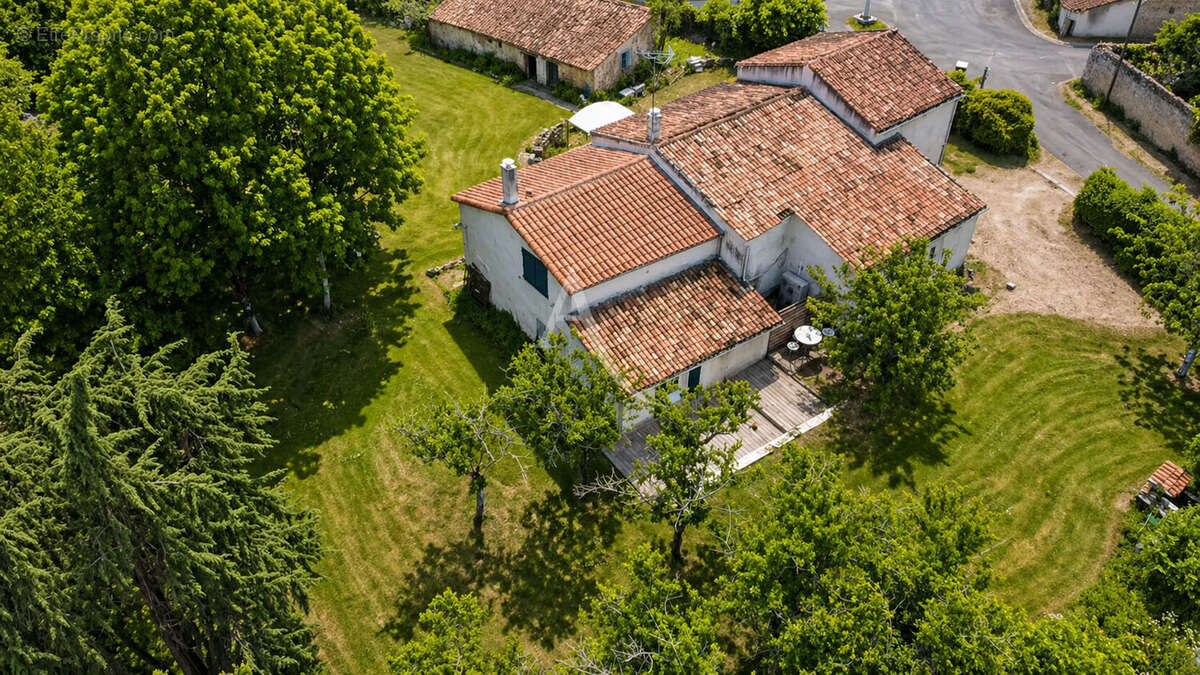 Maison à VOUILLE