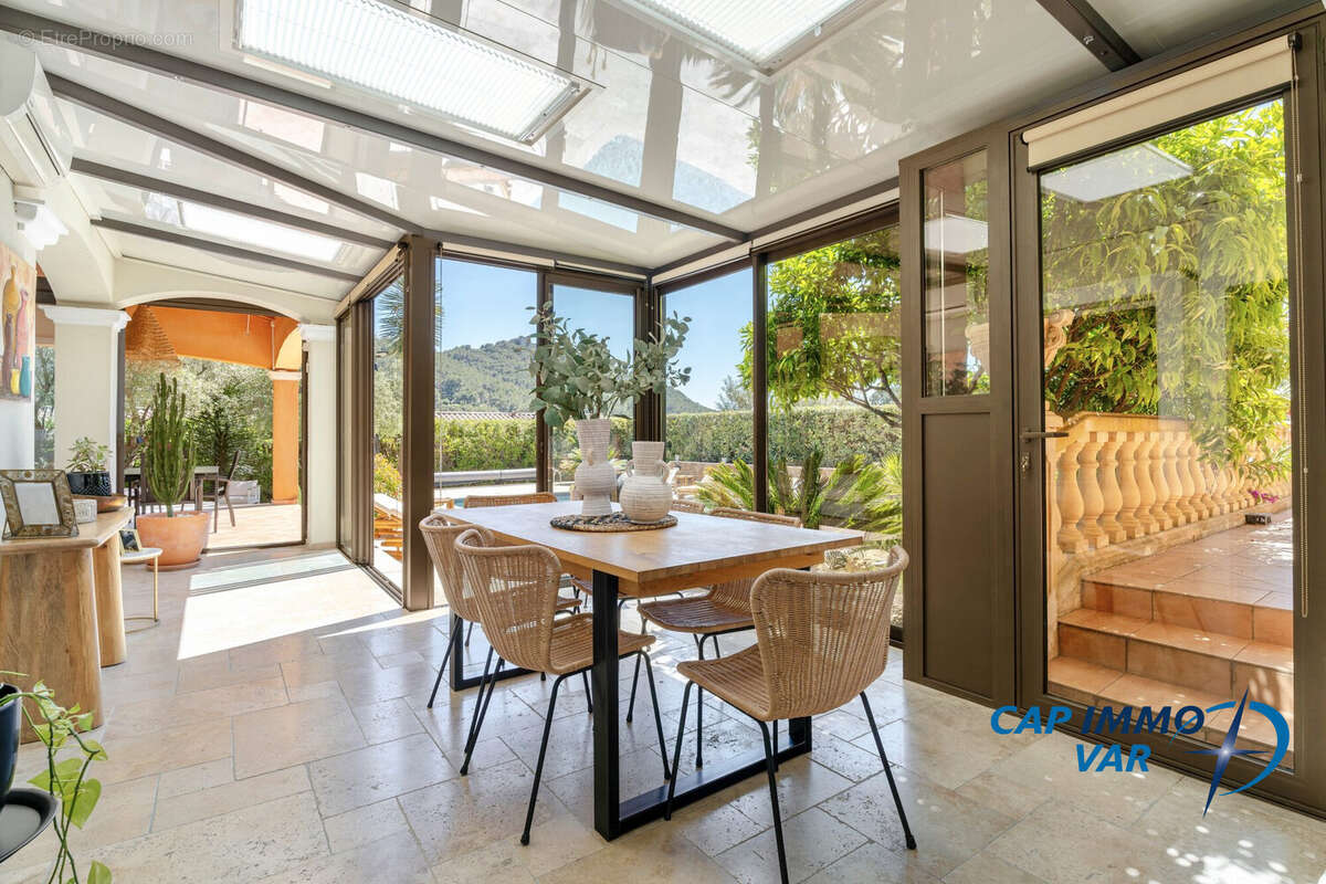 Maison à LE CASTELLET