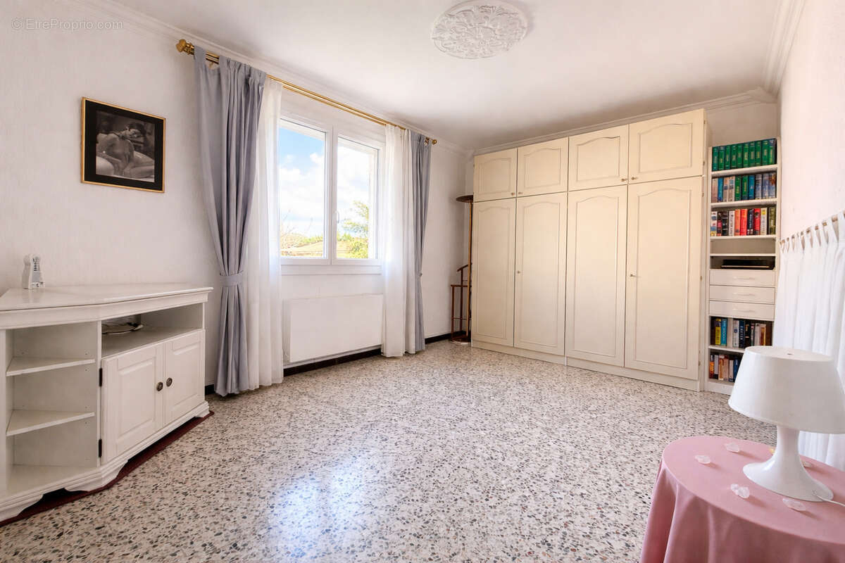 Maison de plain-pied - 93 m² - Terrain 407 m² - Environnement calme en impasse - photo 9